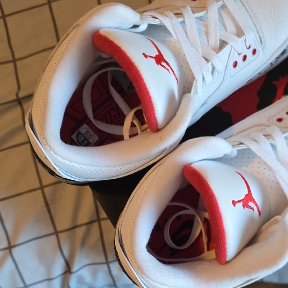 Jordan Kids White and Red Sneakers - Picture 9 of 11